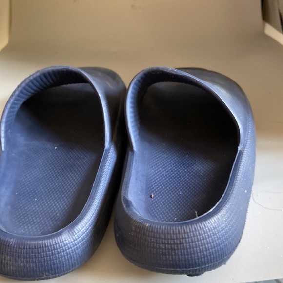 Child’s Soft plastic clogs perfect condition No scratches on toes or anywhere - Picture 4 of 4